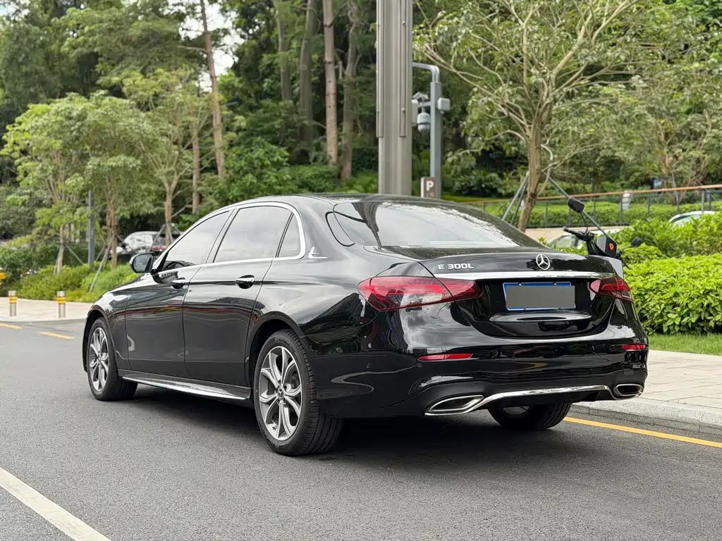 Mercedes-Benz E-Class — миниатюра 12
