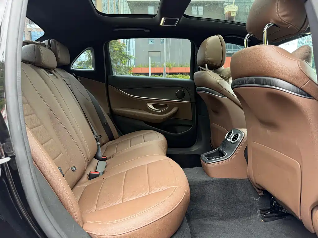 Mercedes-Benz E-Class — миниатюра 8