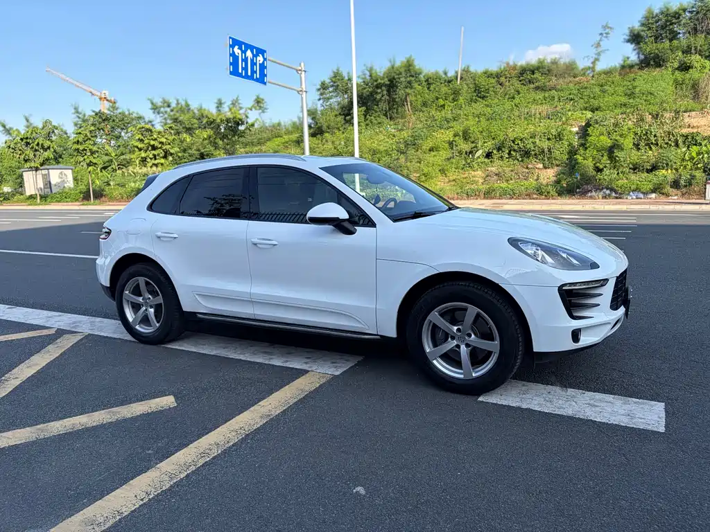 Porsche Macan — миниатюра 4