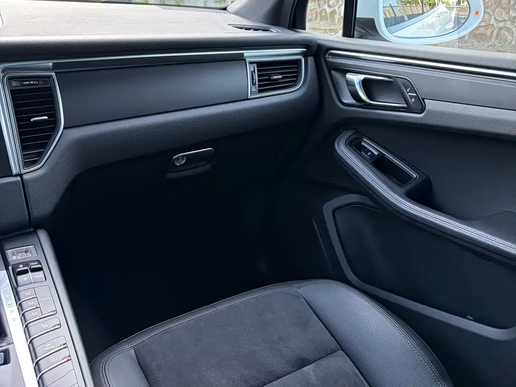 Porsche Macan — миниатюра 15
