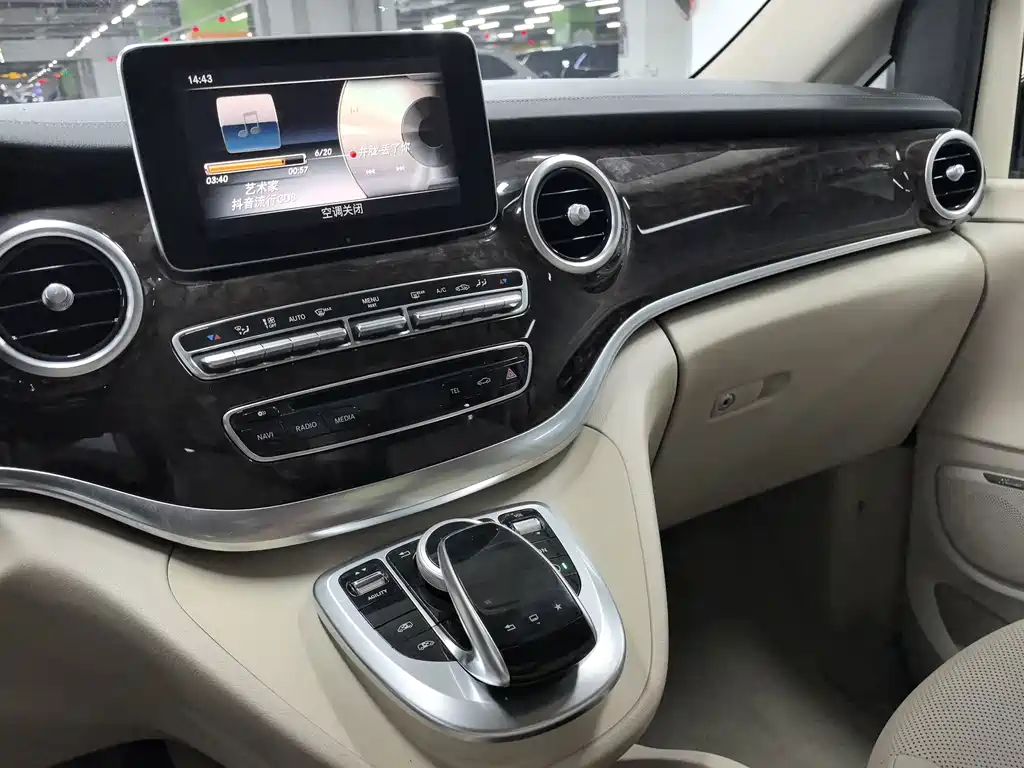 Mercedes-Benz V-Class — миниатюра 12