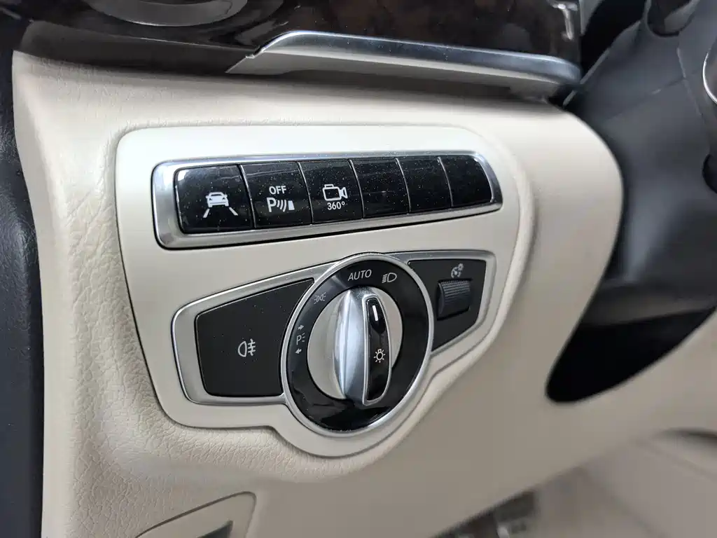 Mercedes-Benz V-Class — миниатюра 10