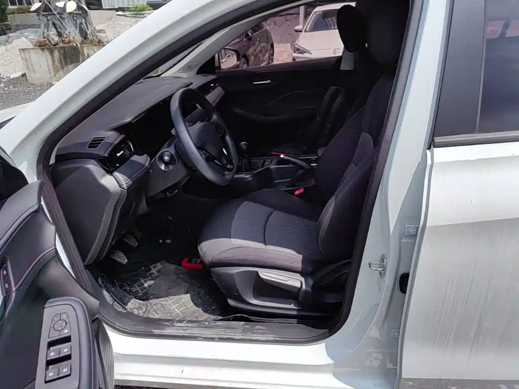Roewe i5 — миниатюра 11