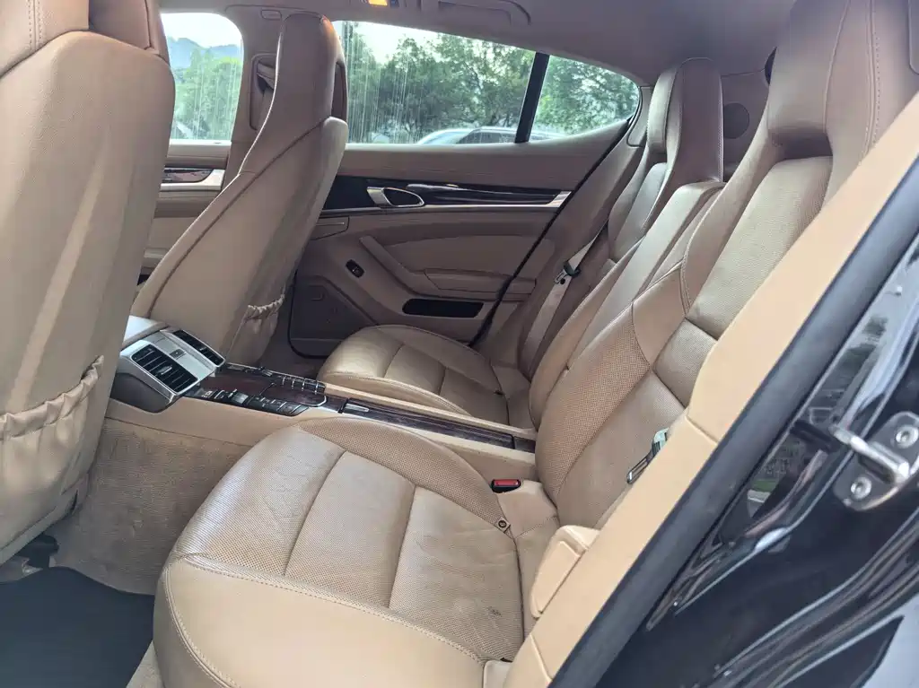 Porsche Panamera 2010 Panamera 4 3.6L