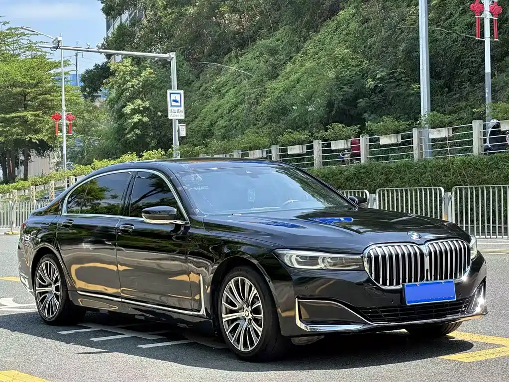 BMW 7 Series — миниатюра 4