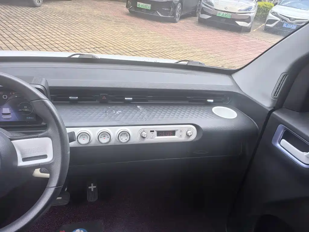 Wuling MINIEV — миниатюра 13