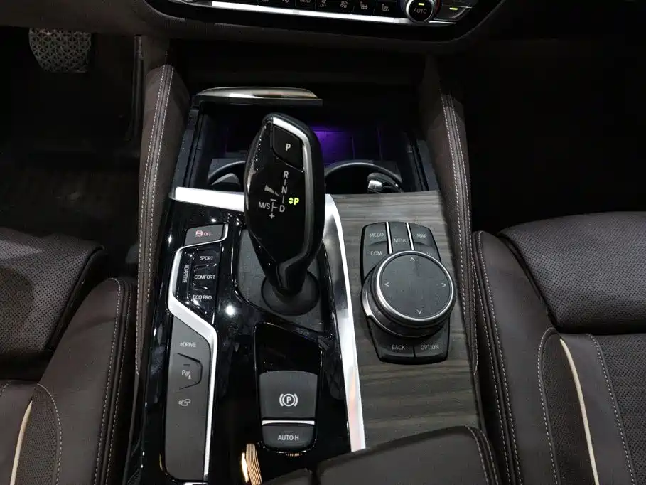 BMW 5 Series New Energy — миниатюра 9