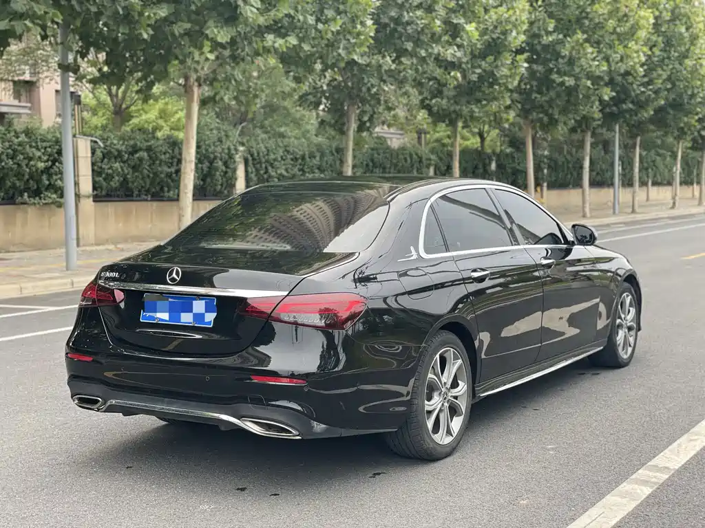 Mercedes-Benz E-Class — миниатюра 9