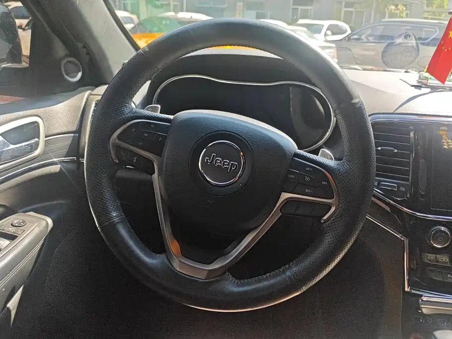 Jeep Grand Cherokee (Import) — миниатюра 15
