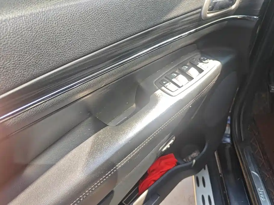 Jeep Grand Cherokee (Import) — миниатюра 7