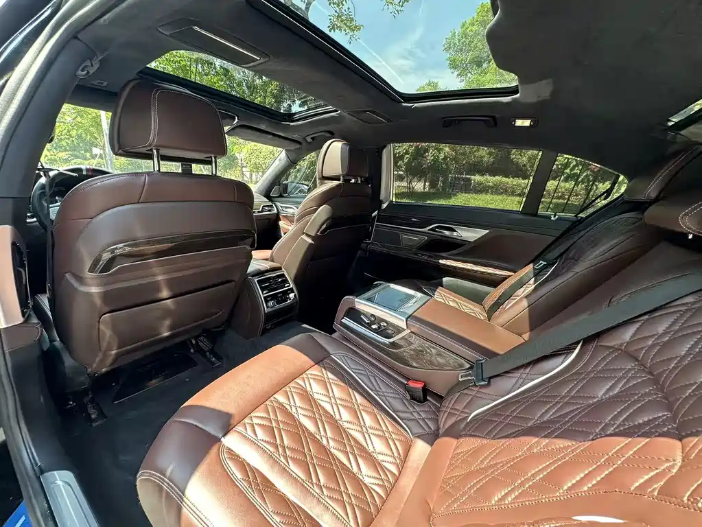 BMW 7 Series — миниатюра 7