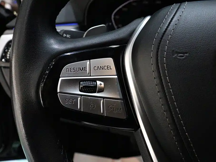BMW 5 Series — миниатюра 16
