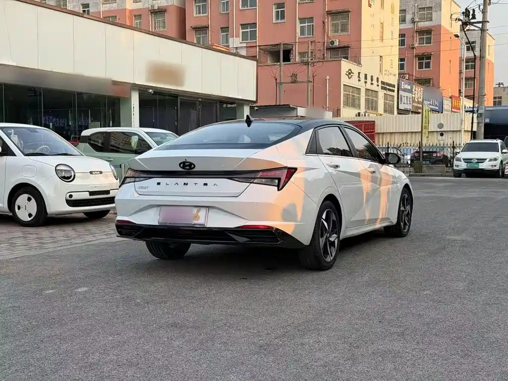 Hyundai Elantra — миниатюра 7