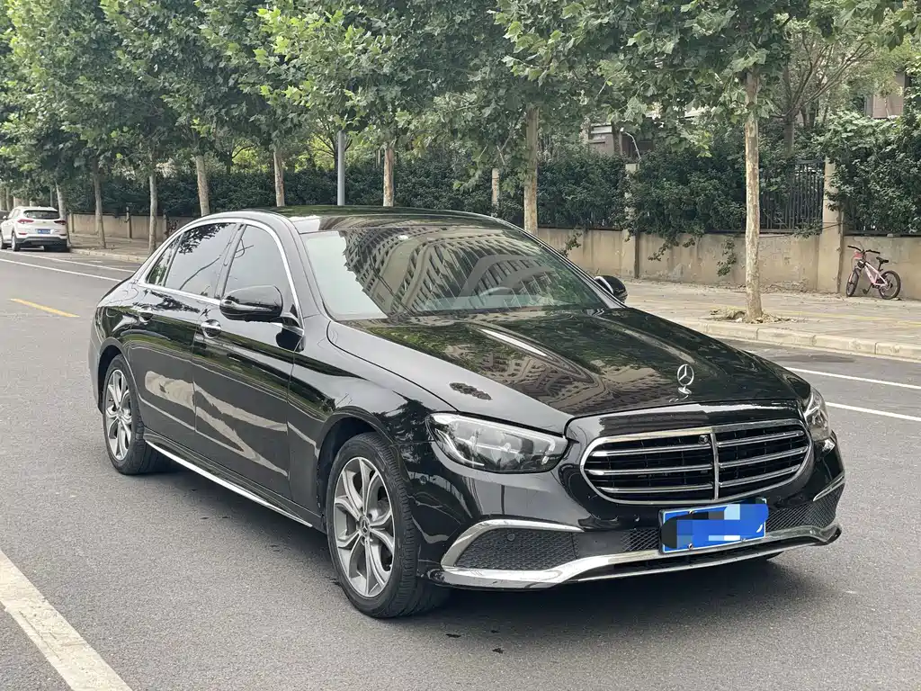 Mercedes-Benz E-Class — миниатюра 3