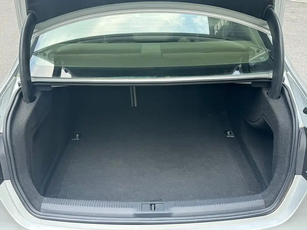 Audi A4L — миниатюра 10
