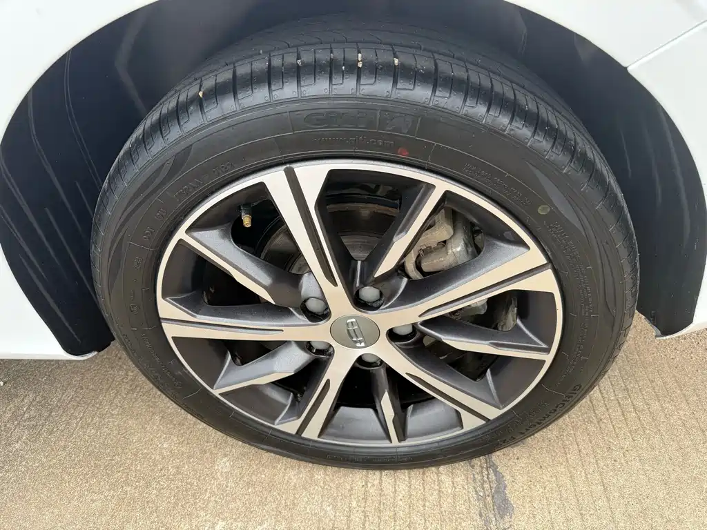 Geely Emgrand — миниатюра 9