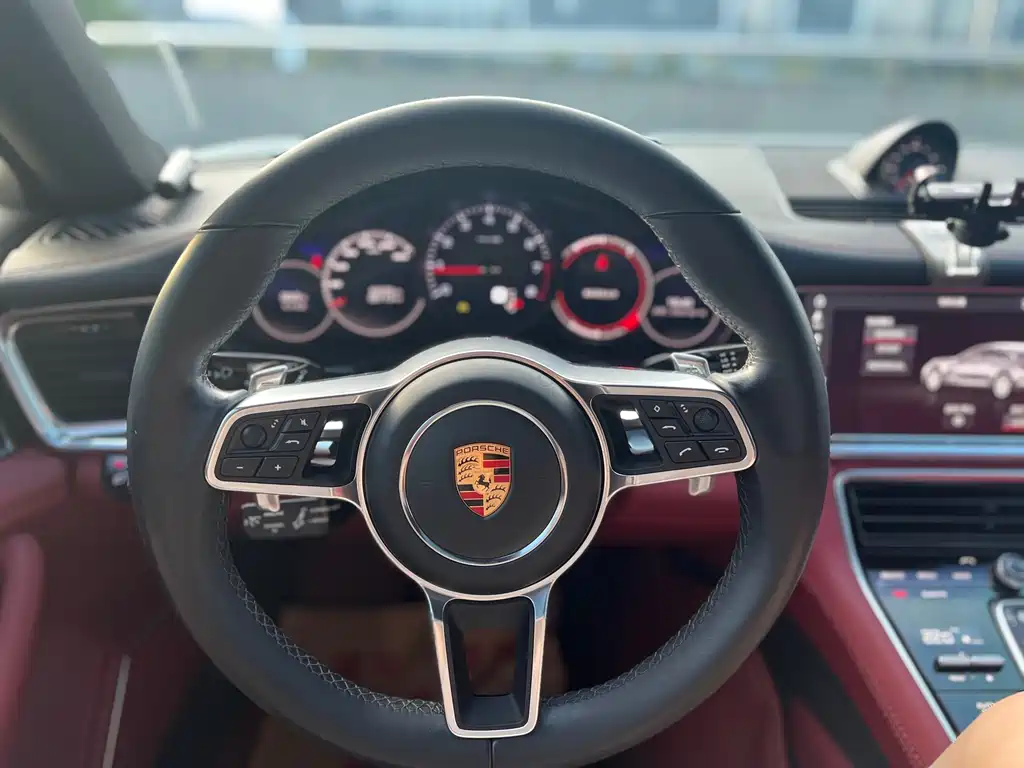 PORSCHE PANAMERA