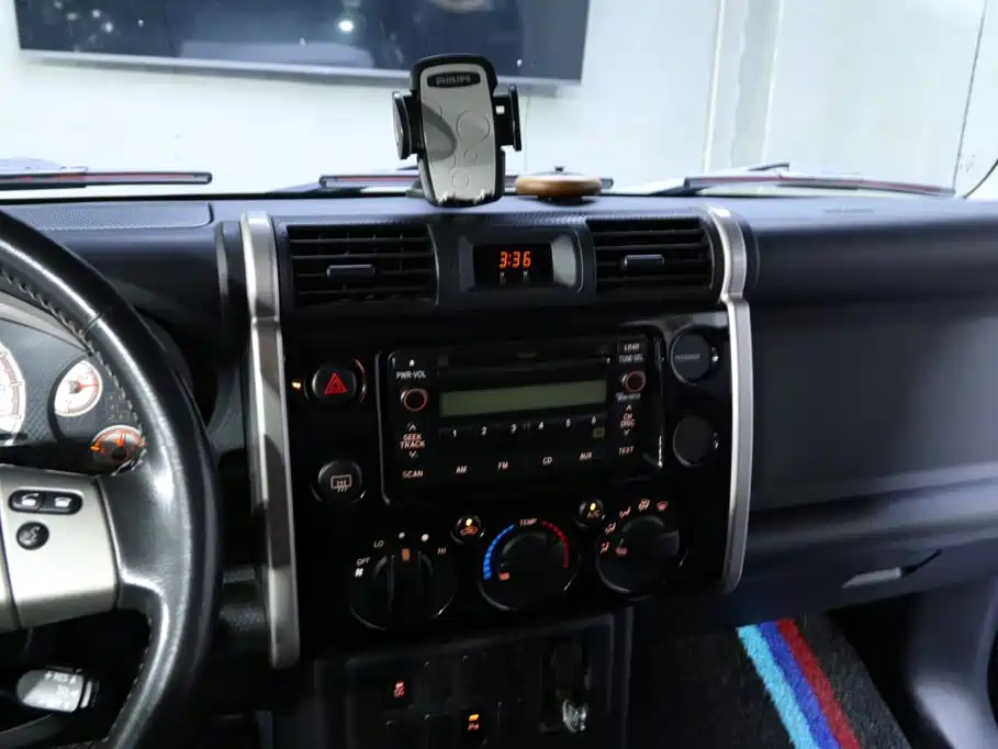 Toyota FJ Cruiser — миниатюра 7