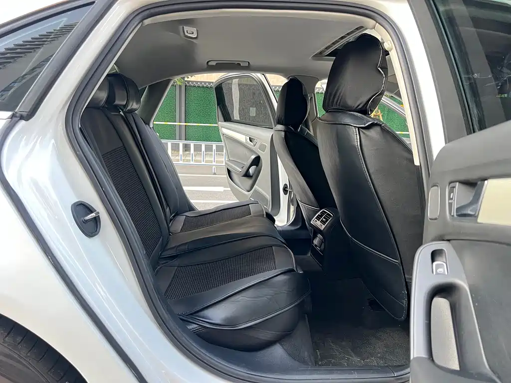 Audi A4L — миниатюра 14
