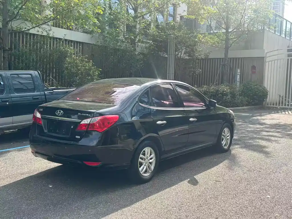 Hyundai Elantra — миниатюра 7