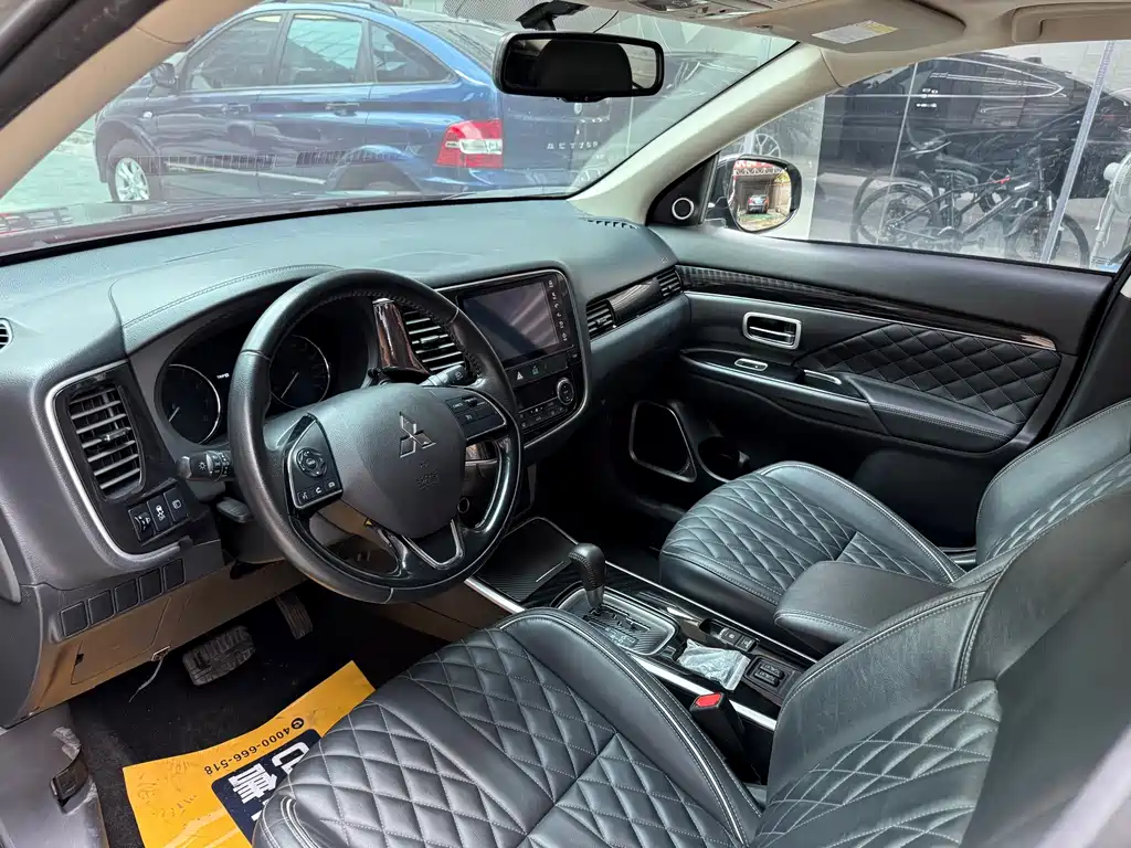 Mitsubishi Outlander — миниатюра 7