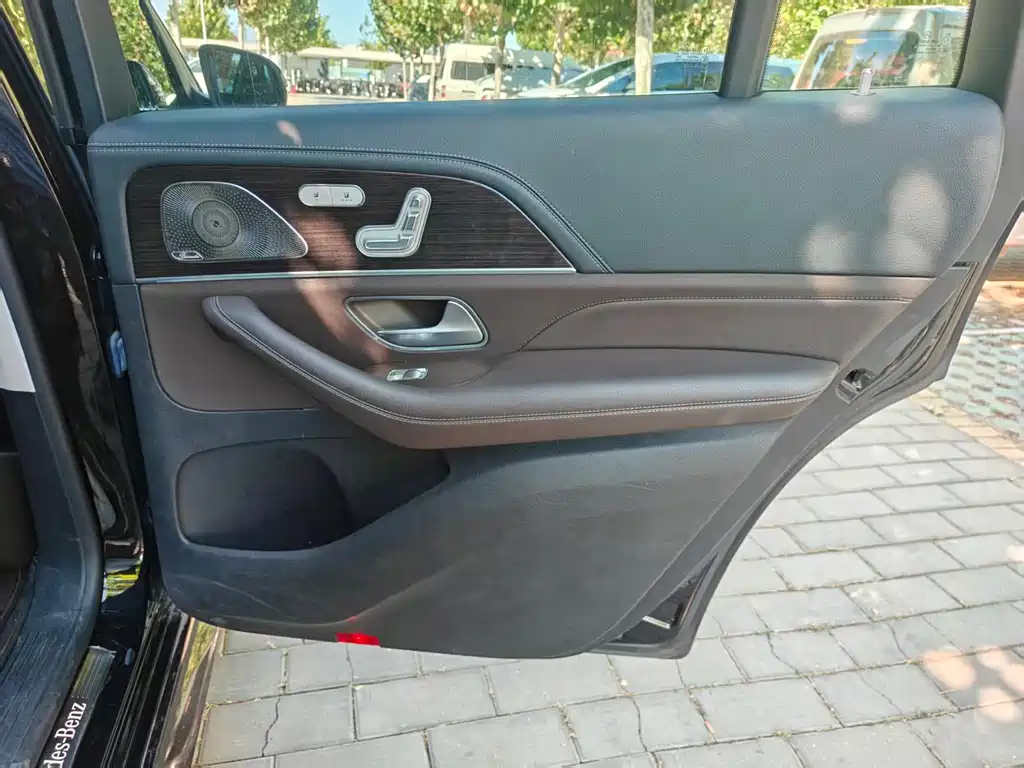 Mercedes-Benz GLS — миниатюра 8