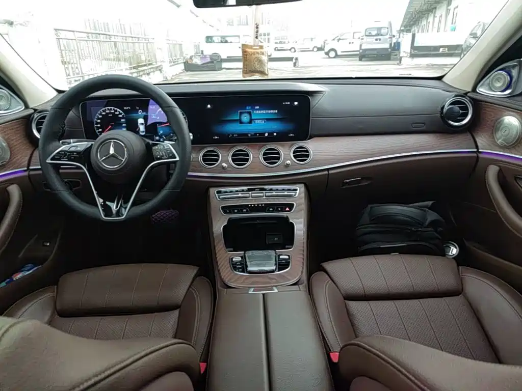 Mercedes-Benz E-Class — миниатюра 10