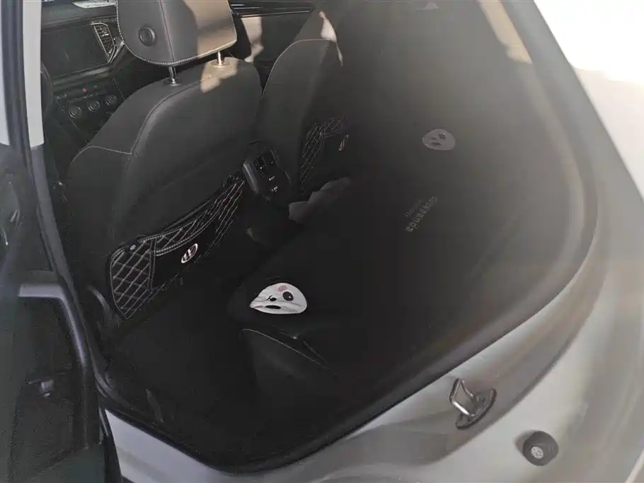 VOLKSWAGEN T ROC EXPLORING SONGS