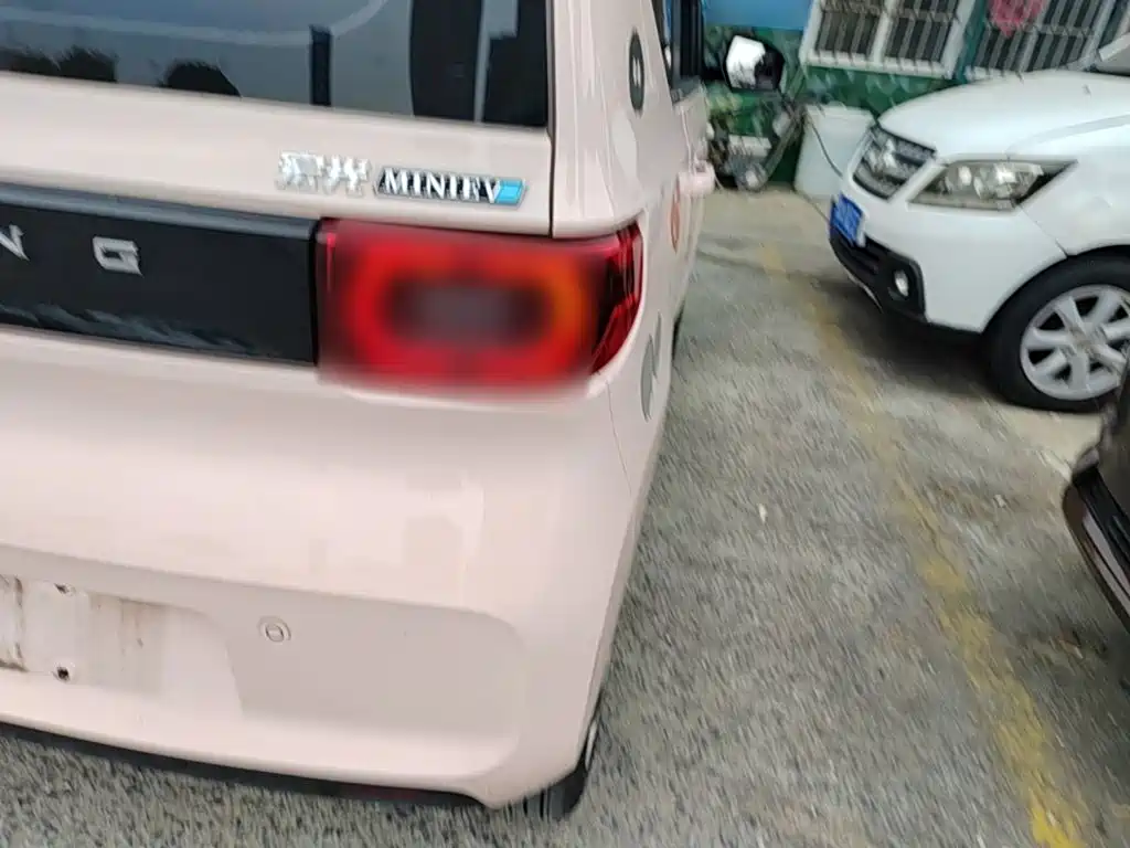 Wuling MINIEV — миниатюра 8