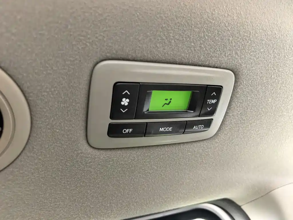 Toyota Sienna — миниатюра 19