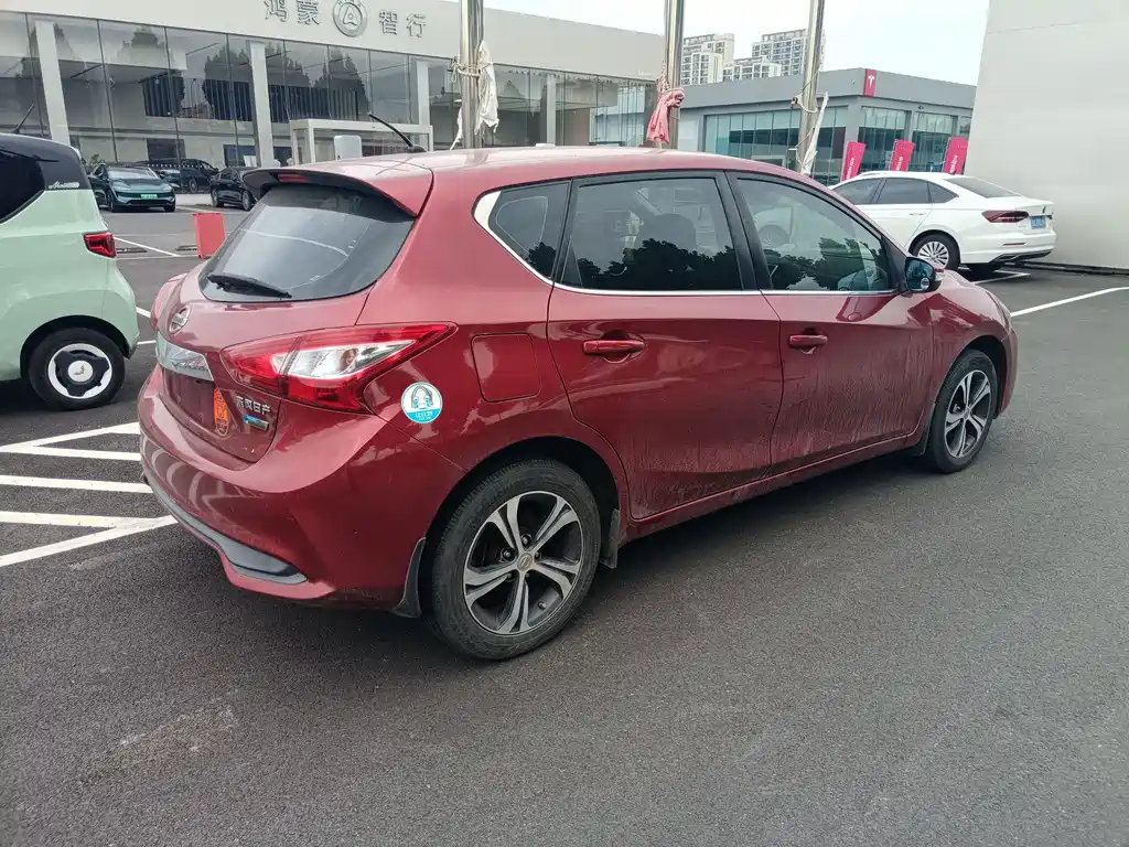 Nissan Tiida — миниатюра 3
