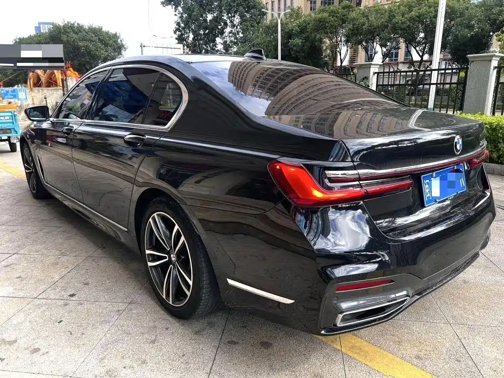 BMW 7 Series — миниатюра 9