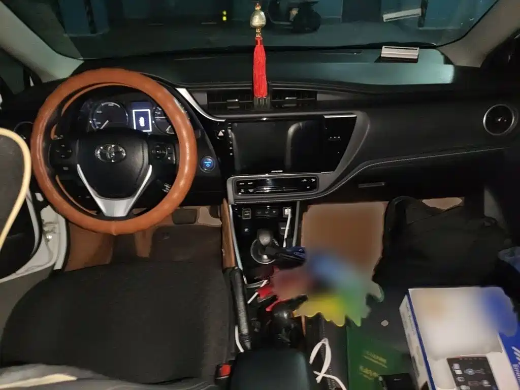 Toyota Corolla Hybrid — миниатюра 13