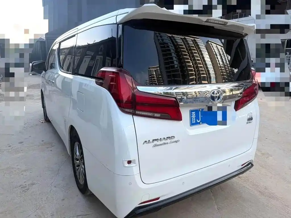 Toyota Alphard — миниатюра 3