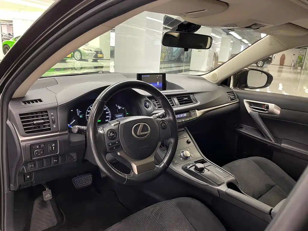Lexus CT — миниатюра 10