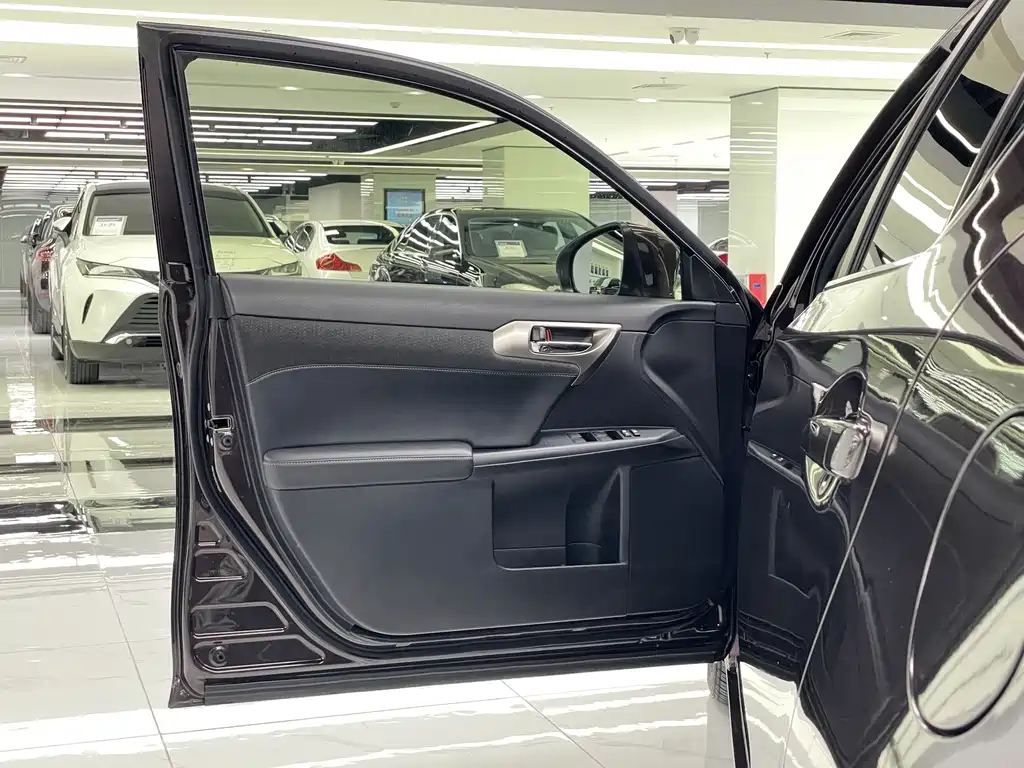 Lexus CT — миниатюра 25