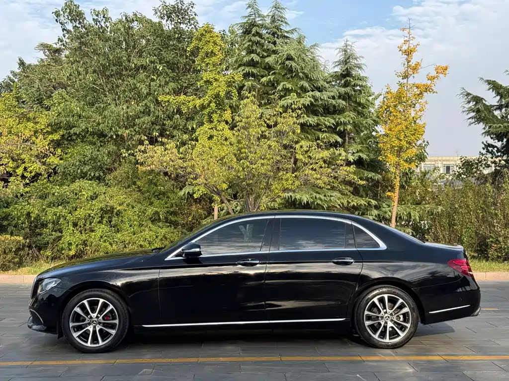 Mercedes-Benz E-Class — миниатюра 4