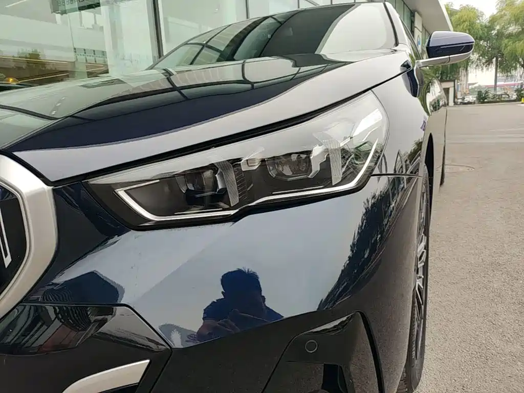 BMW 5 Series — миниатюра 24