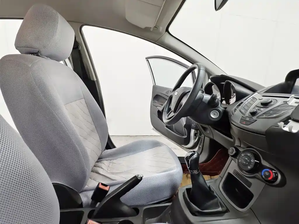 Ford Fiesta 2013 1.5L MT