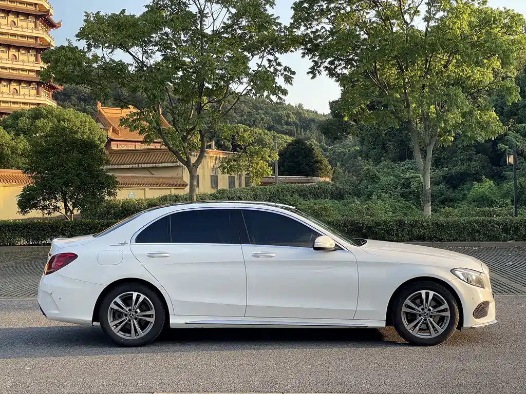 Mercedes-Benz C-Class — миниатюра 4