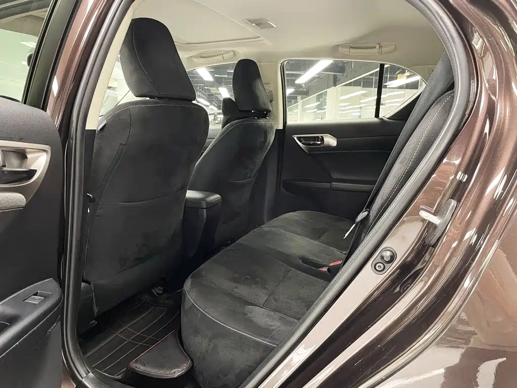 Lexus CT — миниатюра 15