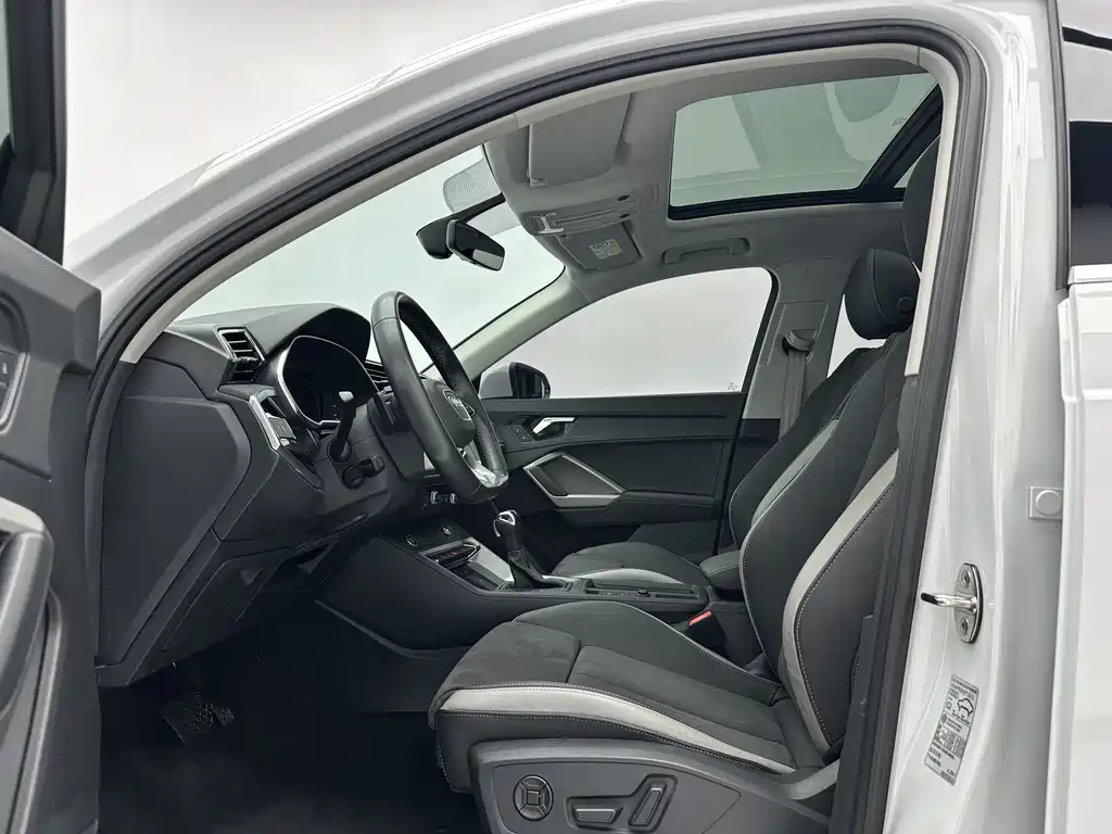 Audi Q3 2023 35 TFSI Fashion (1.4T)