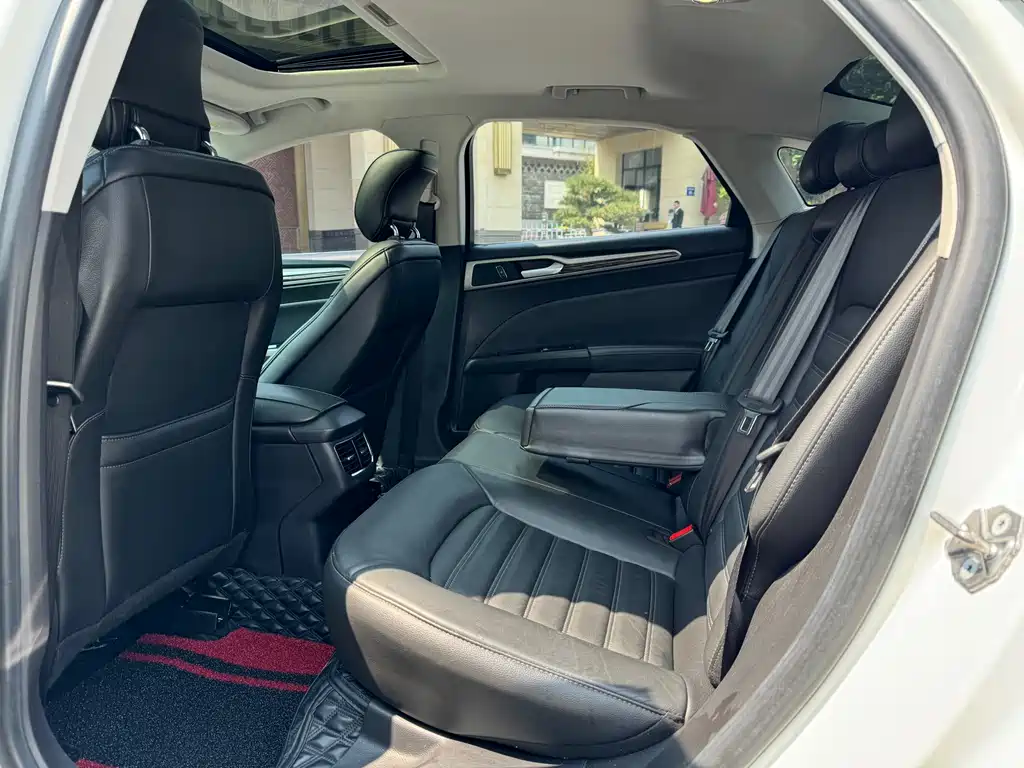Ford Mondeo 2013 2.0L GTDi200 Fashion