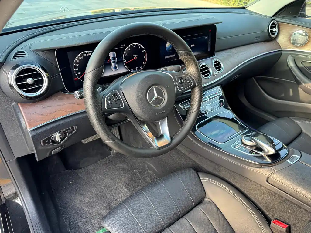Mercedes-Benz E-Class — миниатюра 8
