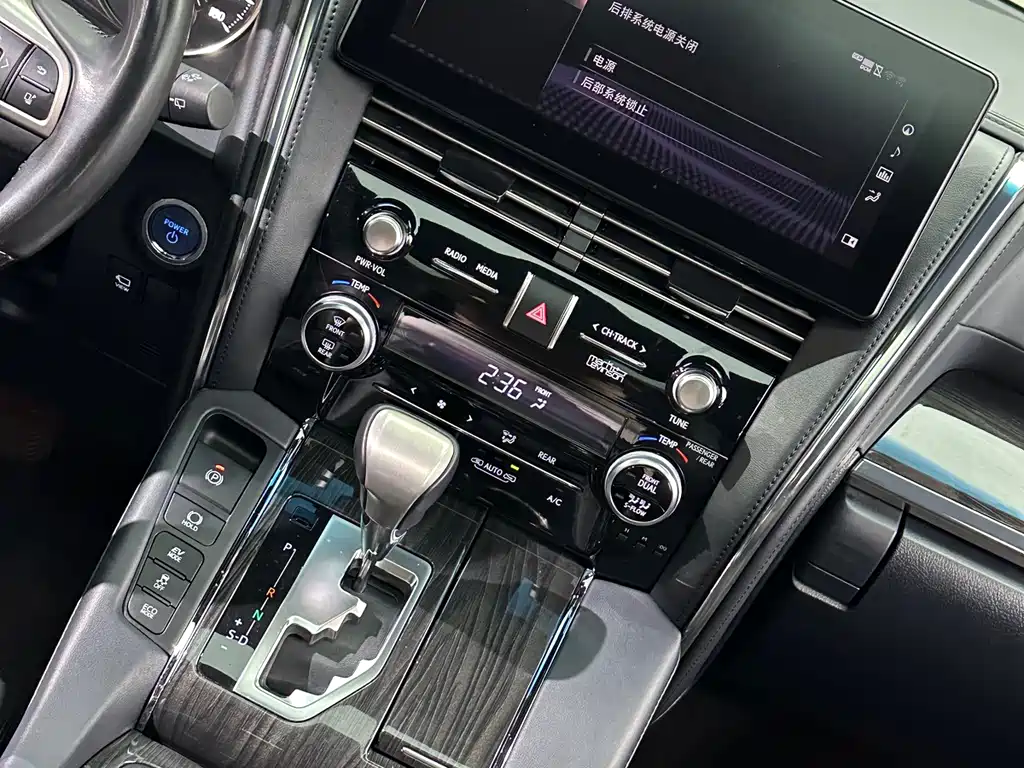 Lexus LM — миниатюра 27