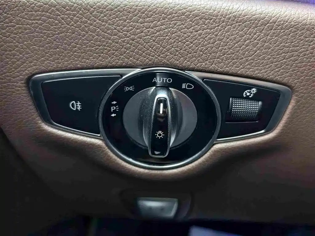 Mercedes-Benz E-Class — миниатюра 7