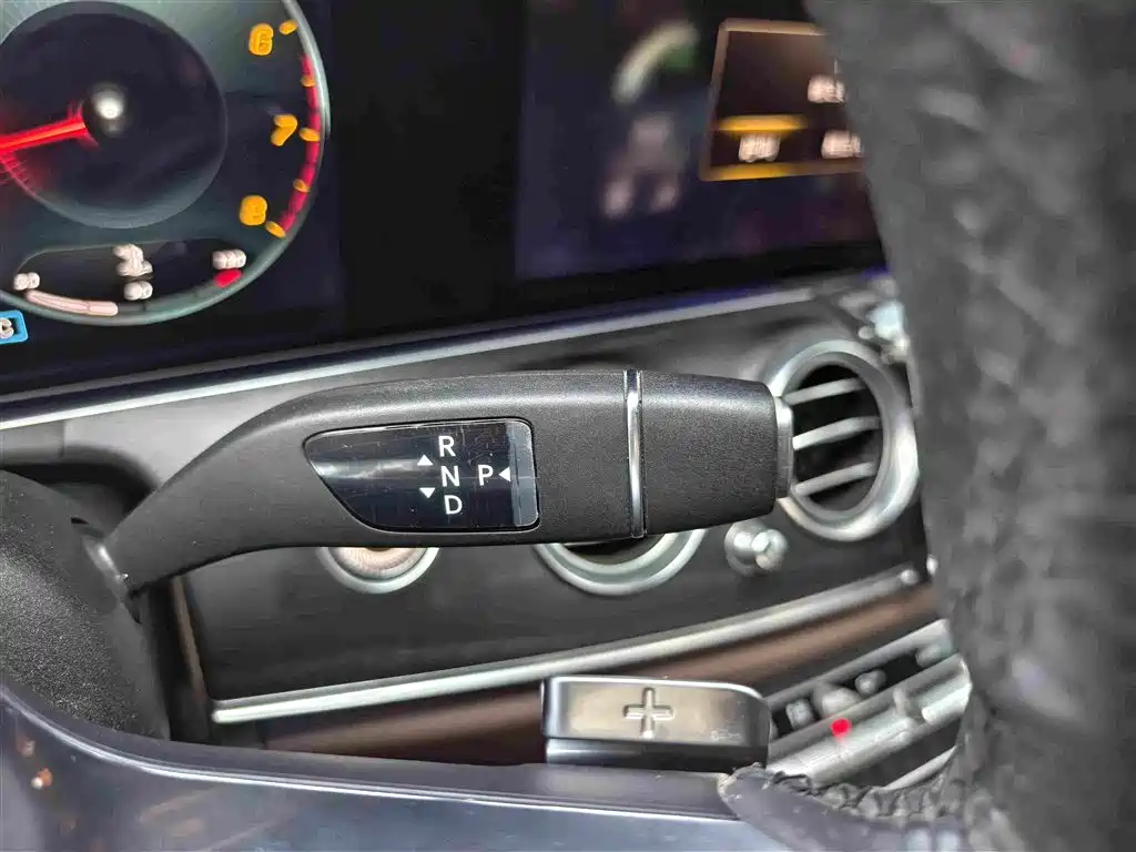 Mercedes-Benz E-Class — миниатюра 10