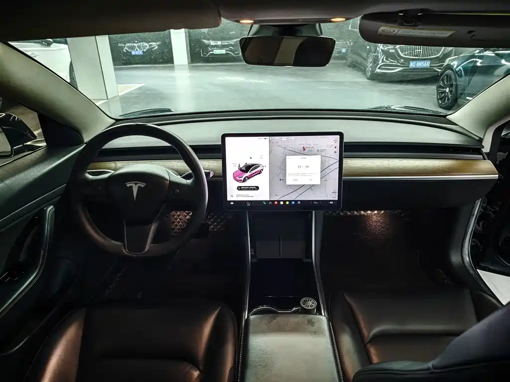Tesla Model 3 — миниатюра 6