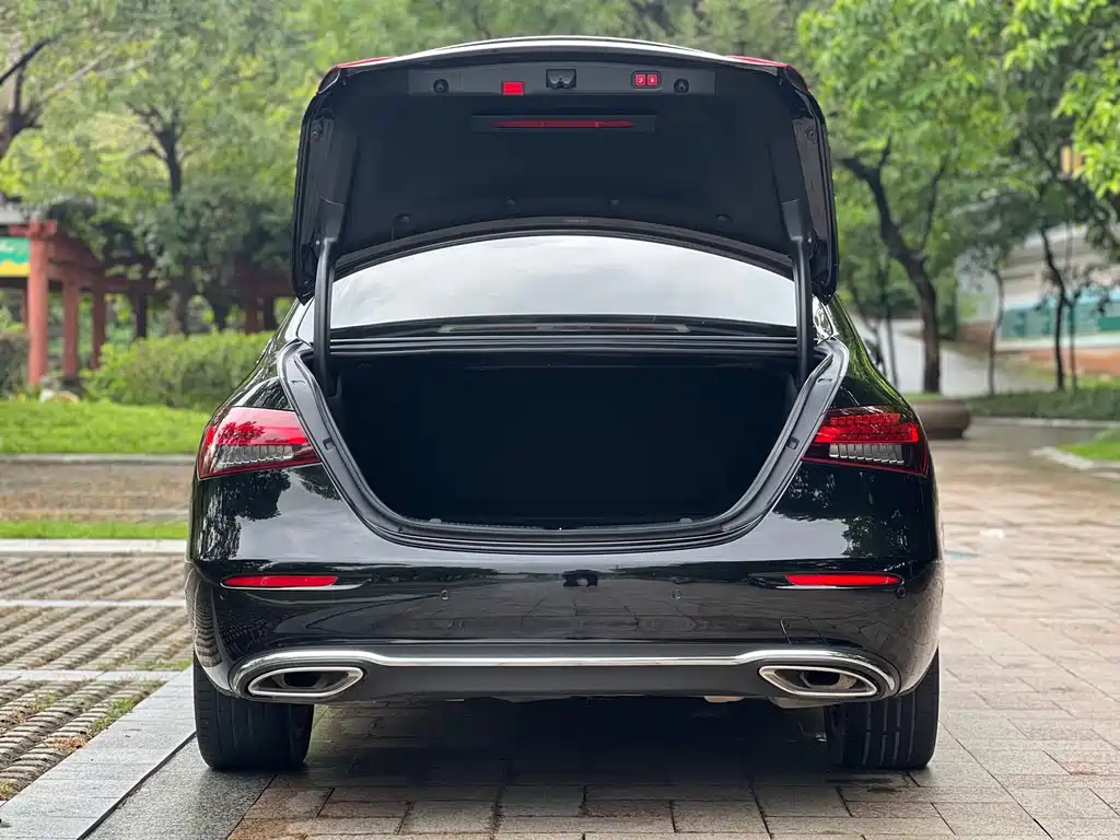 Mercedes-Benz E-Class — миниатюра 26