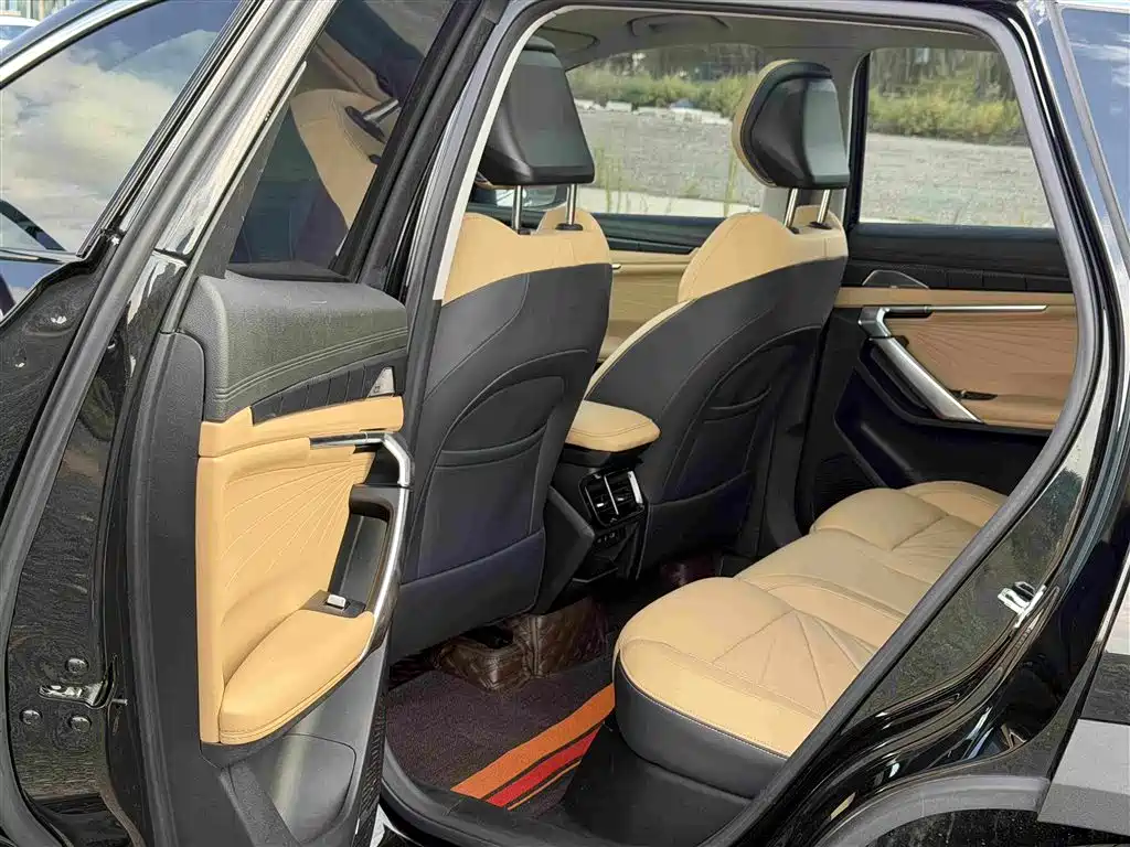 Geely Boyue L — миниатюра 8